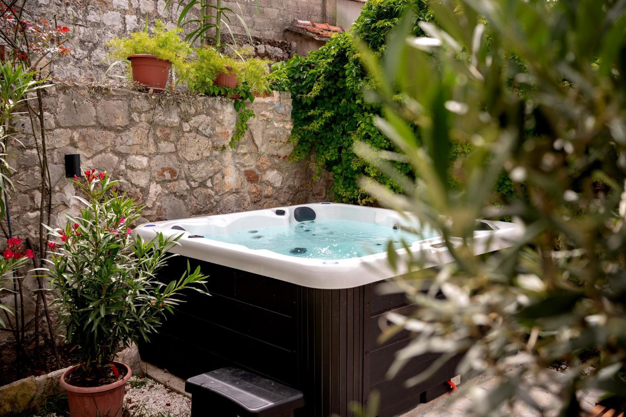 Holiday Home Skala With Hot Tub & Kala With Terrace Pitve Exterior photo