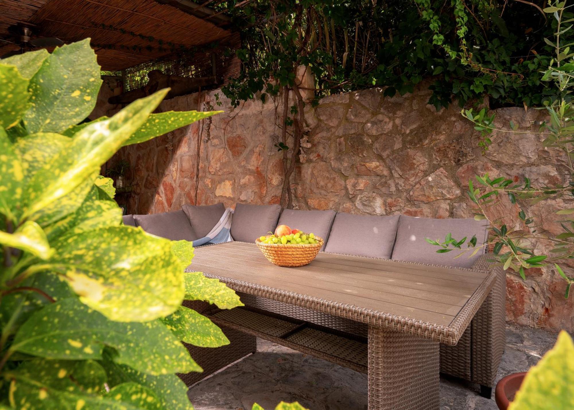 Holiday Home Skala With Hot Tub & Kala With Terrace Pitve Exterior photo